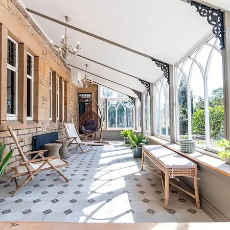 Luxury 6 Bed Manor House - Hot-tub - Sleeps 14 - Stunning Views - Games Whitby