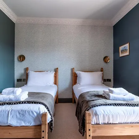 Luxury 6 Bed Manor House - Hot-tub - Sleeps 14 - Stunning Views - Games Dom wakacyjny