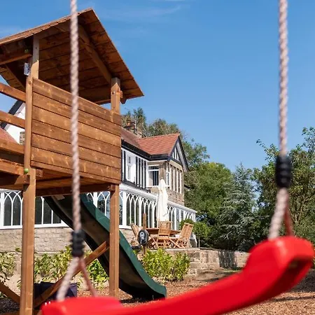 Luxury 6 Bed Manor House - Hot-tub - Sleeps 14 - Stunning Views - Games * Whitby