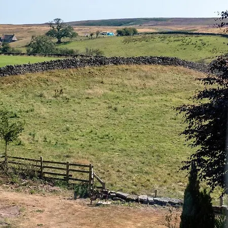 Luxury 6 Bed Manor House - Hot-tub - Sleeps 14 - Stunning Views - Games *