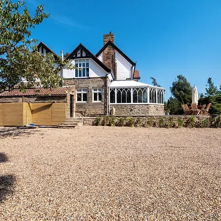 Dom wakacyjny Luxury 6 Bed Manor House - Hot-tub - Sleeps 14 - Stunning Views - Games Whitby