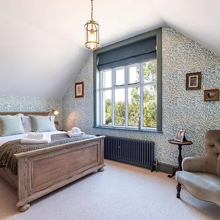 Dom wakacyjny Luxury 6 Bed Manor House - Hot-tub - Sleeps 14 - Stunning Views - Games Whitby