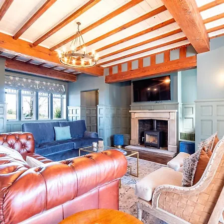 Dom wakacyjny Luxury 6 Bed Manor House - Hot-tub - Sleeps 14 - Stunning Views - Games