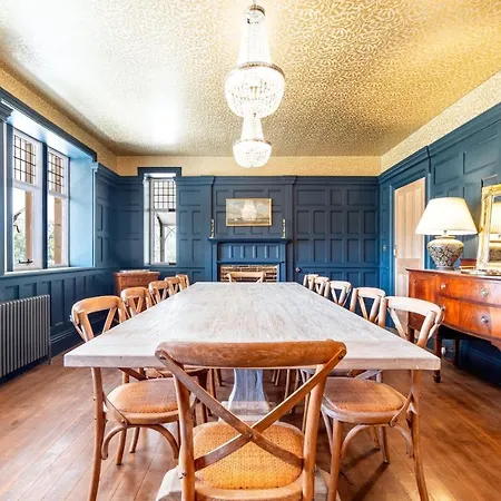 Luxury 6 Bed Manor House - Hot-tub - Sleeps 14 - Stunning Views - Games Dom wakacyjny *