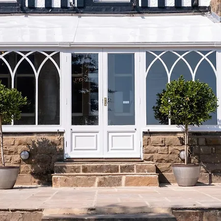 Luxury 6 Bed Manor House - Hot-tub - Sleeps 14 - Stunning Views - Games * Whitby