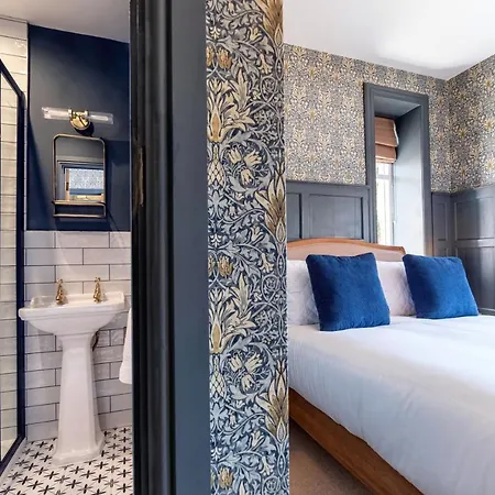 Luxury 6 Bed Manor House - Hot-tub - Sleeps 14 - Stunning Views - Games Dom wakacyjny Whitby