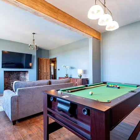 Luxury 6 Bed Manor House - Hot-tub - Sleeps 14 - Stunning Views - Games Dom wakacyjny Whitby